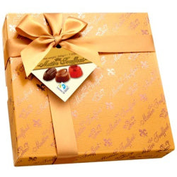 CHOCOLATE PRALINES ASSORTED LIGHT, WITH RIBBON 200 G
